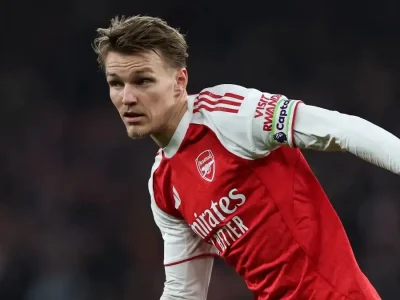 Bom tấn chấn thương Arsenal: Saka, Odegaard, Merino – Ai có thể đá trận Brentford?