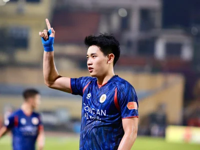 Nguyễn Đình Bắc ‘nổ súng’ liên tiếp: Sự trở lại ngoạn mục của ‘sát thủ’ vòng cấm CAHN