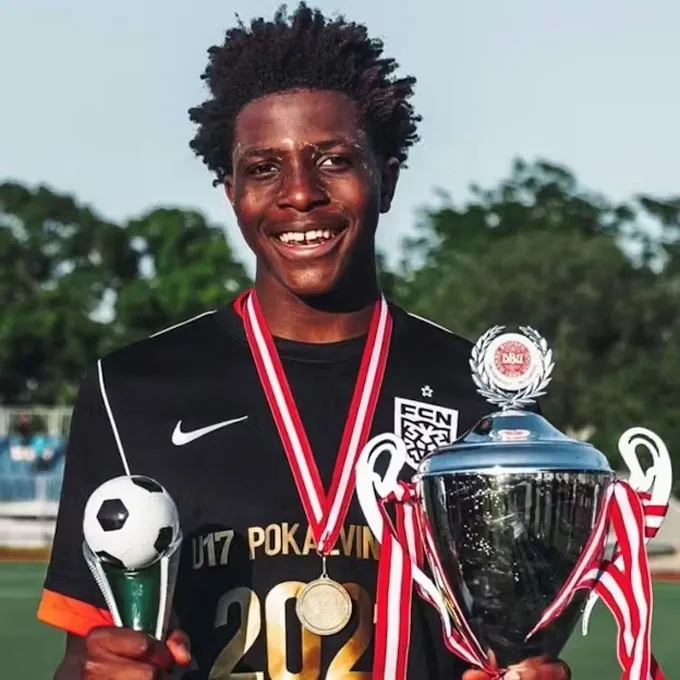 Patrick Dorgu tại Manchester United