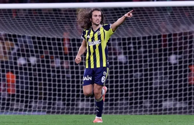 Matteo Guendouzi là bản hợp đồng đắt giá nhất của Fenerbahce trong mùa Hè 2025
