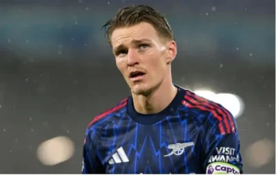 Bom tấn: Martin Odegaard chính thức vắng mặt trước Chelsea, Arsenal chao đảo trước trận bán kết Carabao Cup 1