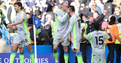 Rayan Cherki 'thôi miên' Chelsea: 2 kiến tạo đẳng cấp, Man City bùng nổ hiệp 2 1